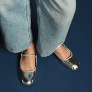 American Eagle Silver Metallic Mary Jane Flats Elastic